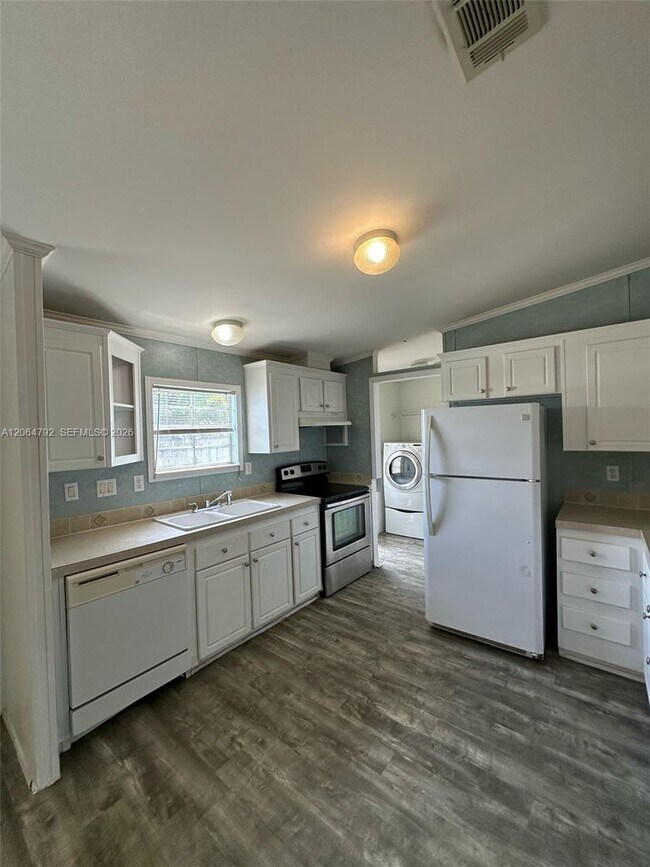 Foto del edificio - 11832 Leeward Pl