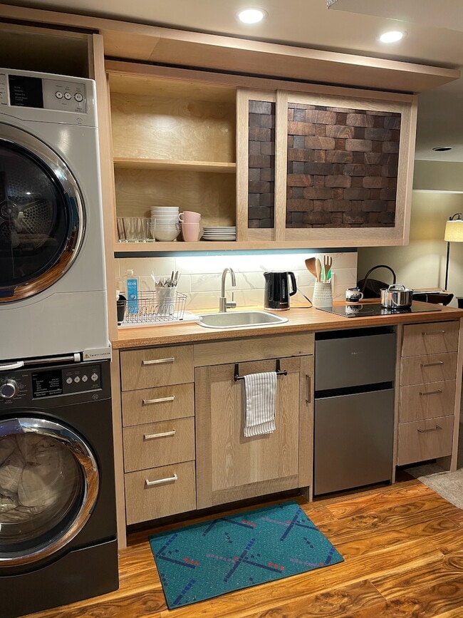 Building Photo - 4041 E Burnside St