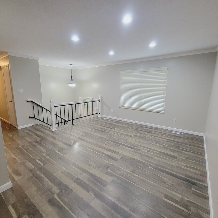 Primary Photo - 1316 E Woodshire Dr