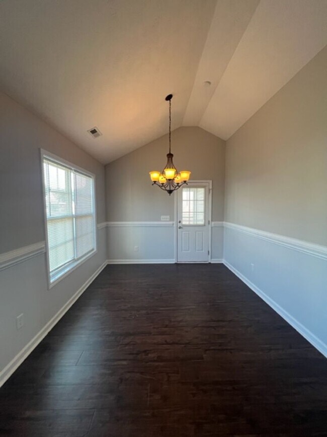 Building Photo - Beautiful 3 Bed Ranch with Fenced Backyard