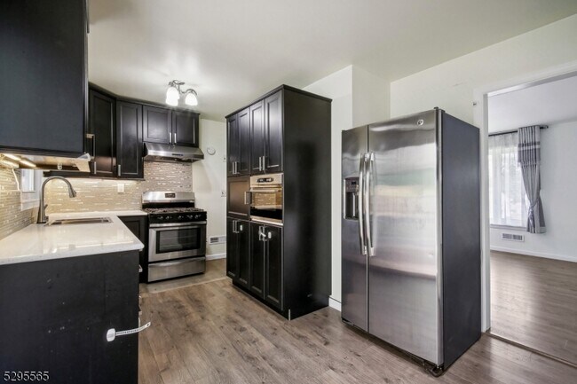 Foto del edificio - 50 Huntley Rd