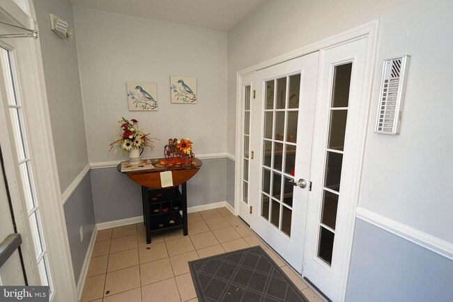 Building Photo - 2003 Whispering Ponds Ct