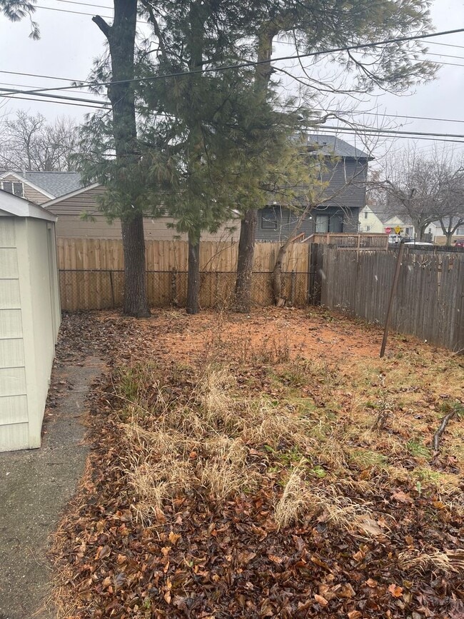 Building Photo - Charming 2 Bedroom Home - Move in Ready