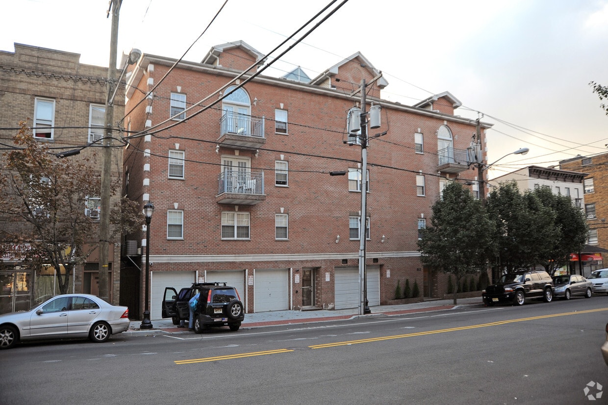 812 New York Ave, Union City, NJ 07087 Apartments in Union City, NJ