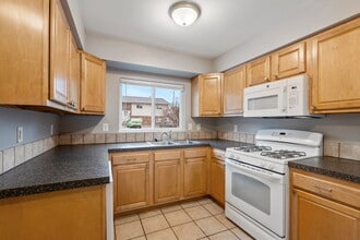 Building Photo - 835 Grand Ave NE