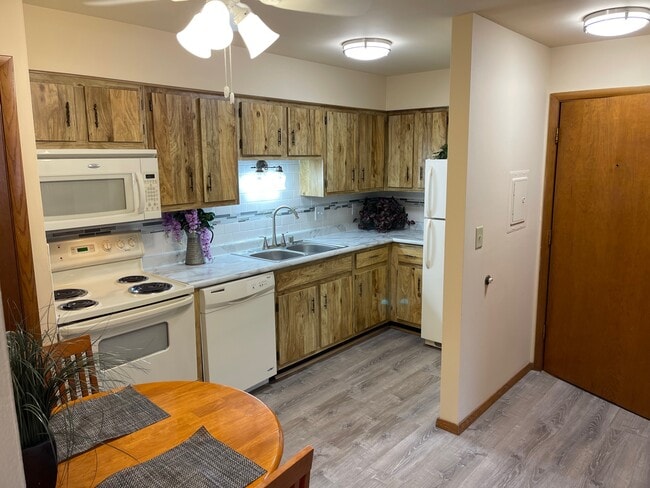 BEAUTIFUL KITCHEN APPL. INCLUDED - W151S7043 Cornell Cir