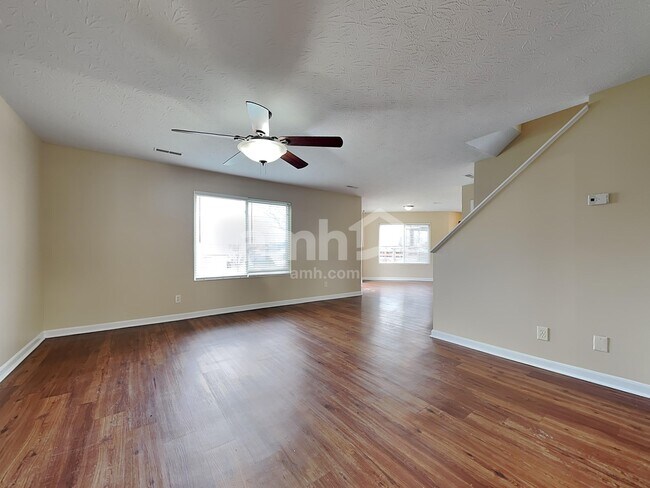 Foto del edificio - 3188 Summitrun Dr