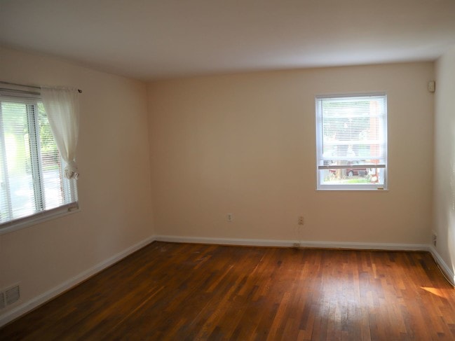 Building Photo - 4921 South Dakota Ave NE