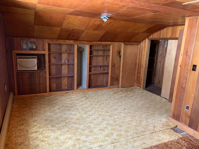Attic Office or bedroom - 40 Jefferson Rd