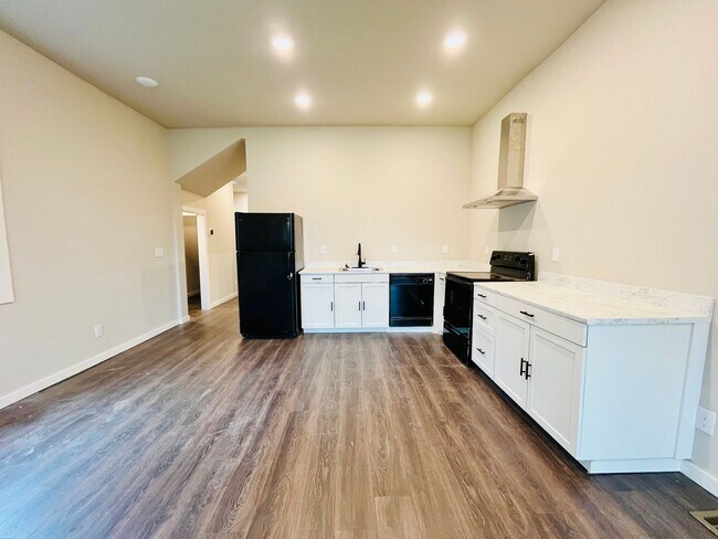 Foto del edificio - Modern Two Bedroom Two Full Bath House