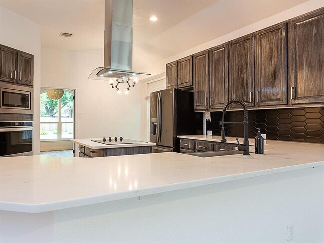 Building Photo - 2405 Equestrian Trail