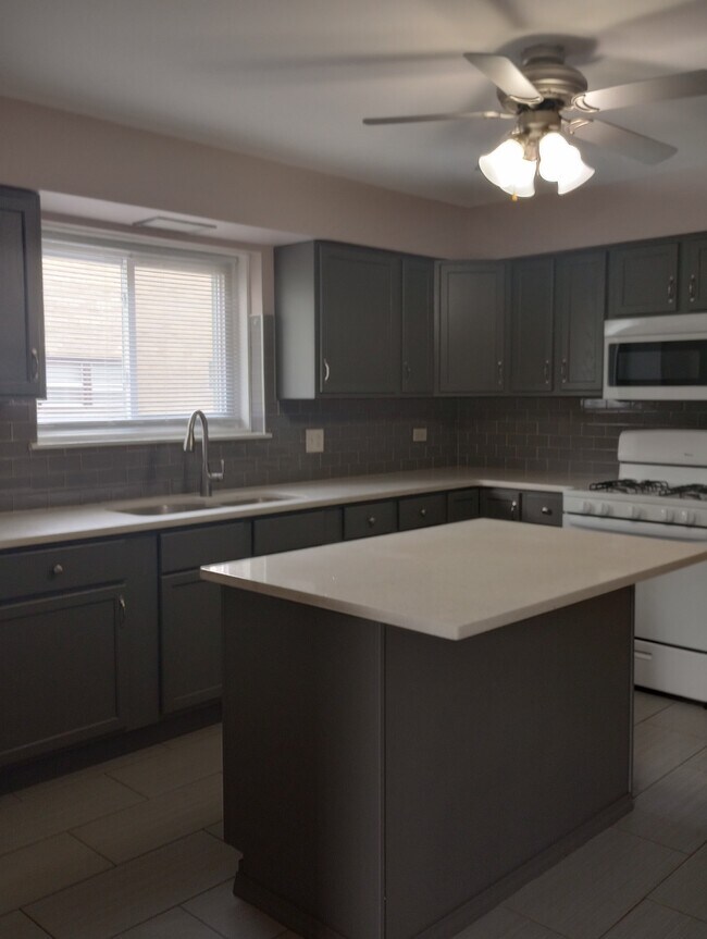 Building Photo - 507 N Westmore Ave