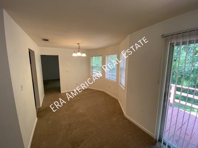 Foto del edificio - 1006 Pine Lake Dr