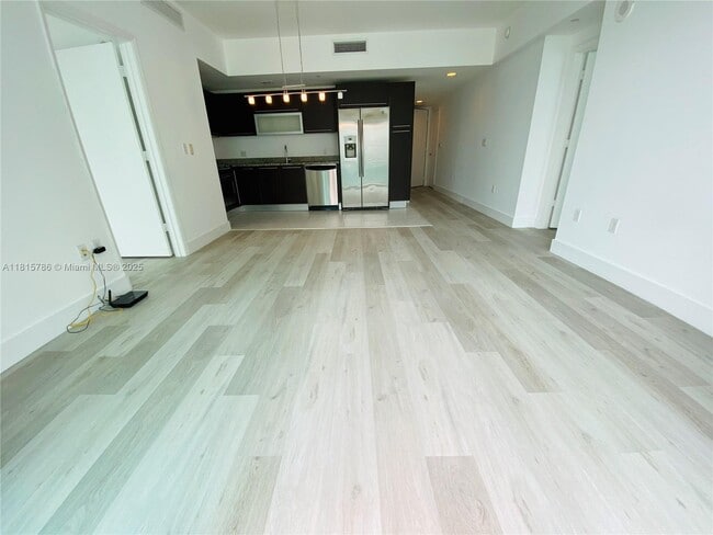 Building Photo - 950 Brickell Bay Dr