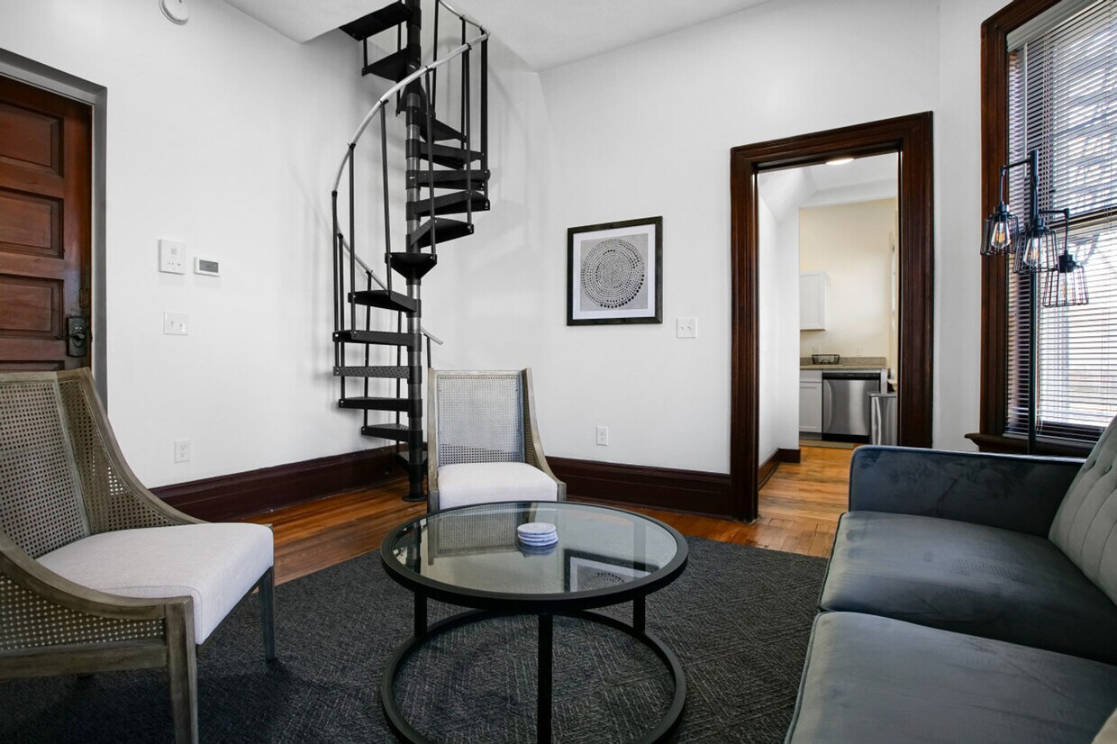 Foto principal - 1848 E 89th St