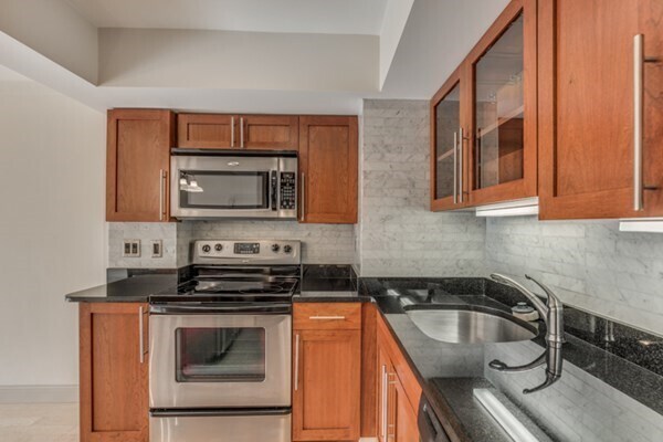 Building Photo - 1600 Beacon St