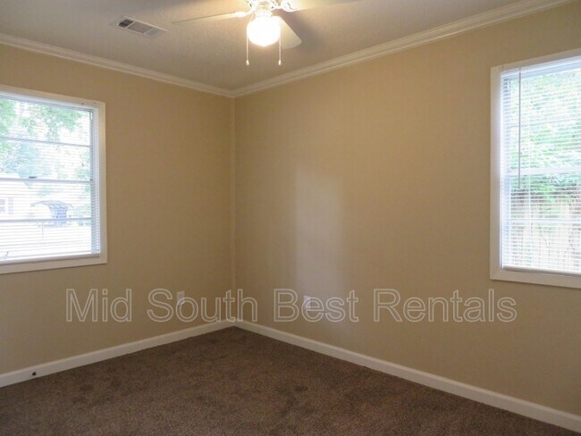 Building Photo - 934 Dawn Dr