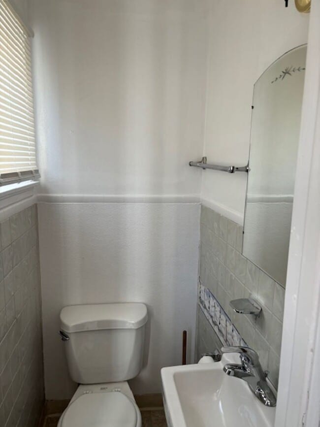 Building Photo - 4 Bed 1.5 Bath Home with Central Air on Ea...