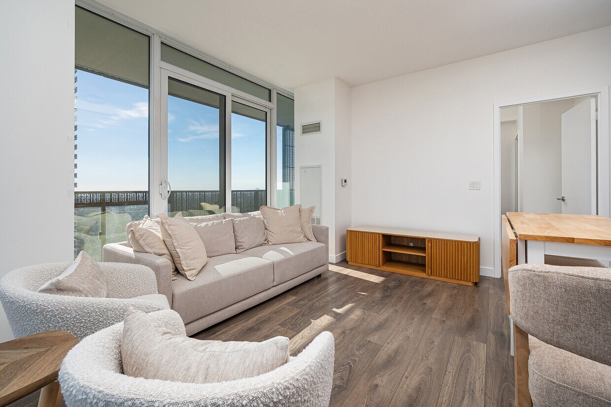 Photo principale - 8 Eglinton Ave E