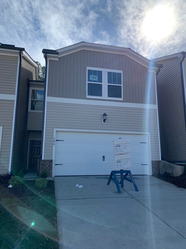 Foto principal - 106 Ashlar Ct