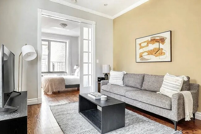 Building Photo - 350 W 21st St