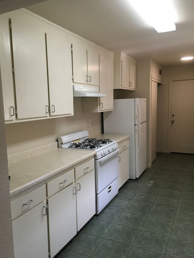 Foto del edificio - East Redding Duplex off Shasta View