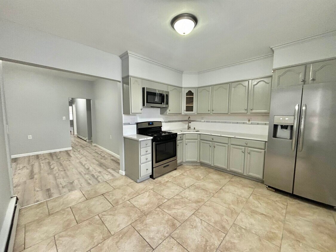 Primary Photo - 702 Ave E