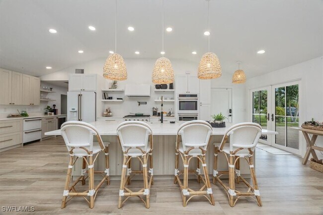 Foto del edificio - 1570 Bonita Ln