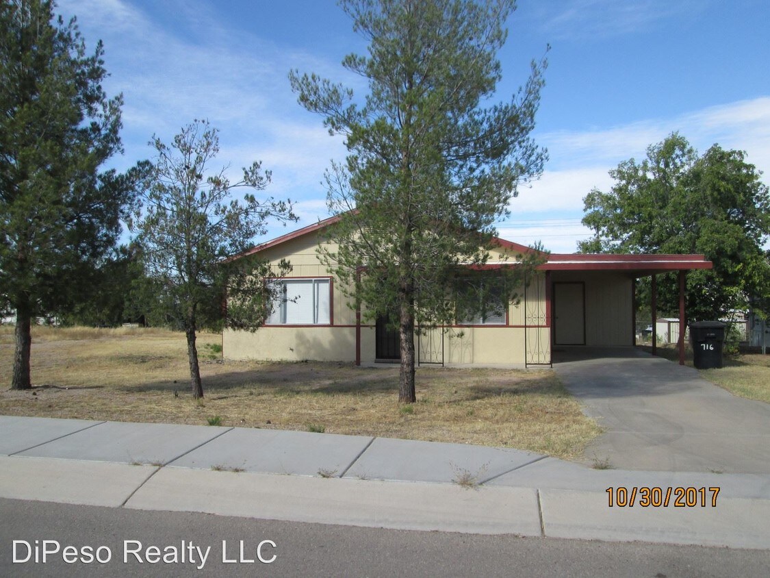 Primary Photo - 3 br, 1 bath House - 716 W. 5th St.