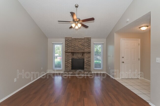 Building Photo - 7501 Willow Wisp Dr E