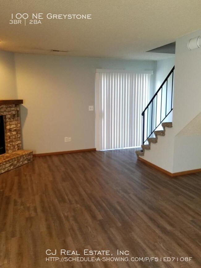 Foto del edificio - 100 NE Greystone Dr