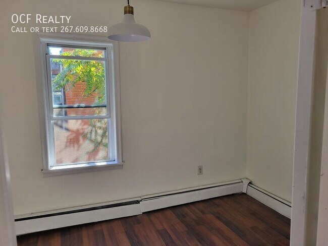 Building Photo - 616 Tasker St