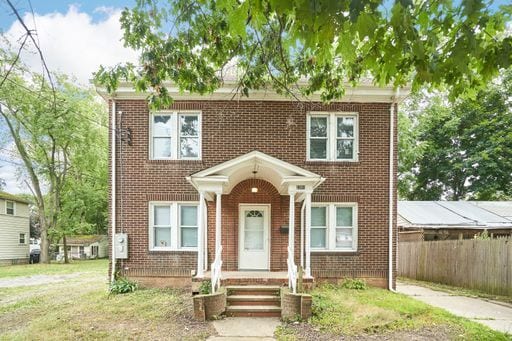 Building Photo - East Akron 3 Bed Home Available (Open to S...