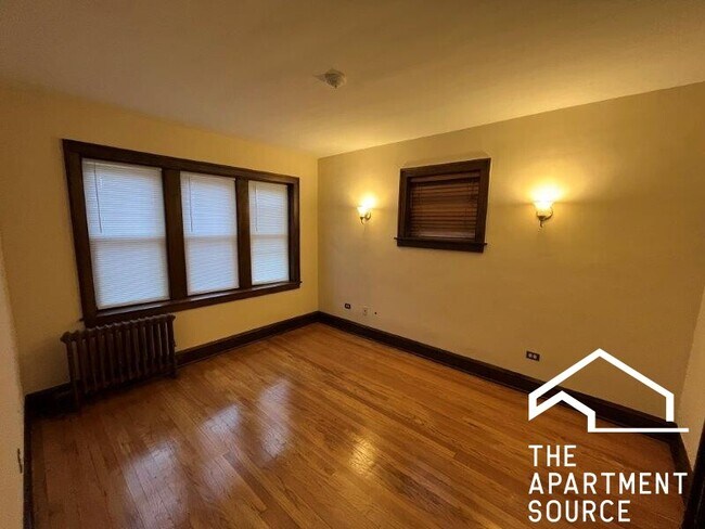 Foto del edificio - 5006 W Newport Ave