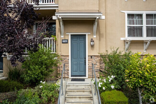 Building Photo - 37056-37084 Dusterberry Way