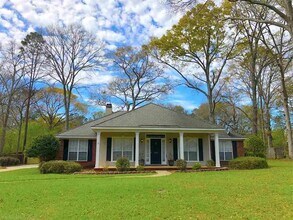 Building Photo - 1490 Hunters Ct