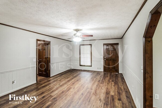 Building Photo - 2144 Moon Dr SW