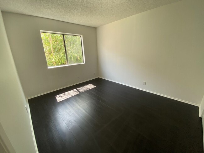 Foto del edificio - 827 S Wilton Pl