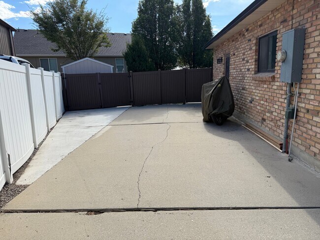 Foto del edificio - 1211 Meadow Ridge Ln