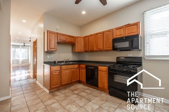 Foto del edificio - 2028 N Hamlin Ave