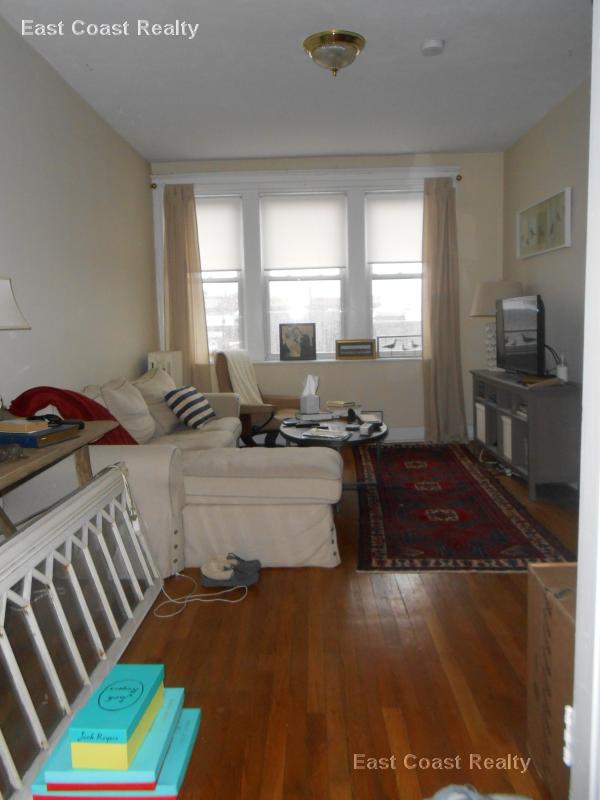Building Photo - 170 Kelton St