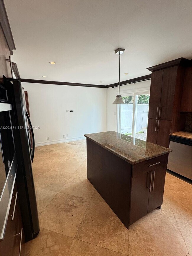 Building Photo - 3920 Woodside Dr
