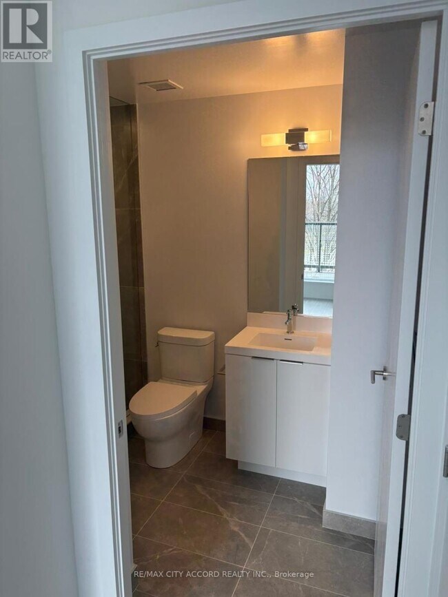 Building Photo - 5858 Yonge St