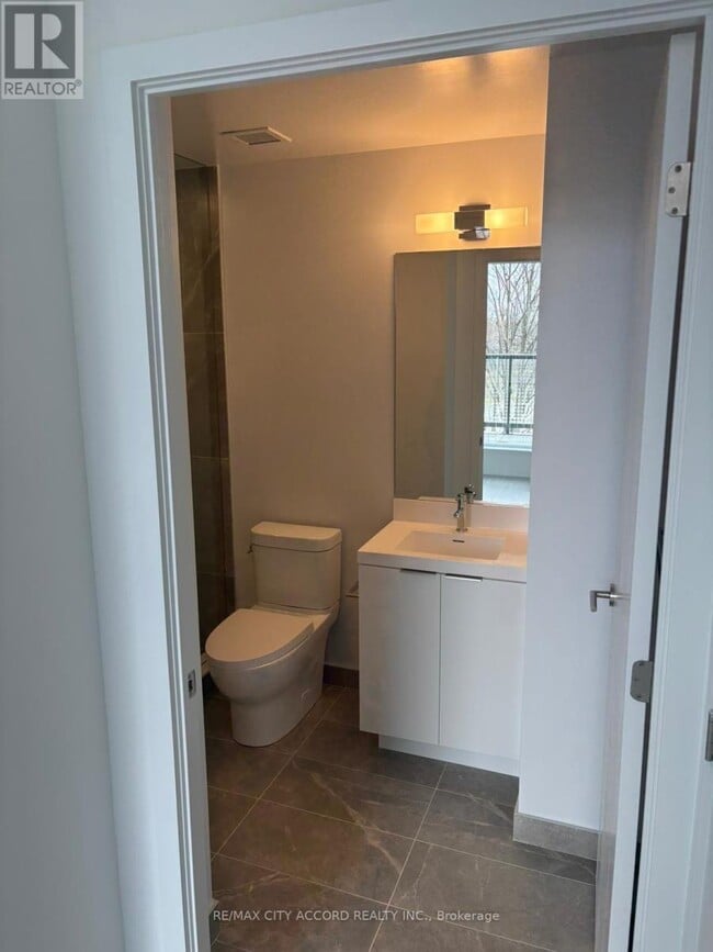 Photo du bâtiment - 5858 Yonge St