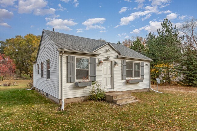 Foto del edificio - 2 Bed | 1 Bath Across From Coon Lake