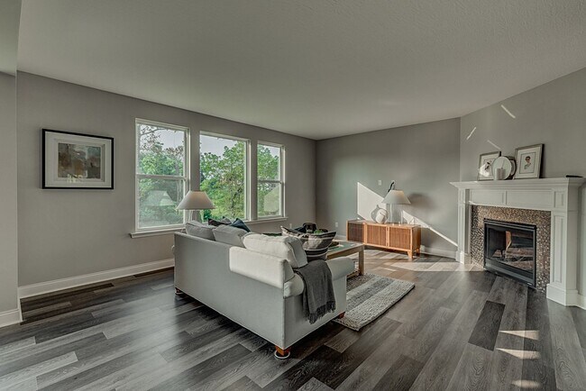 Building Photo - 3901 Sherbourne Dr