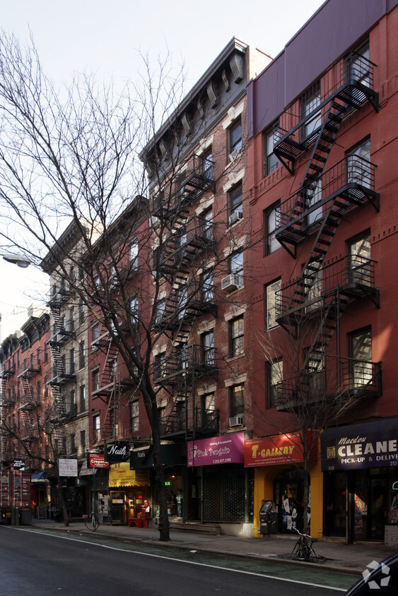 Building Photo - 110 Macdougal St