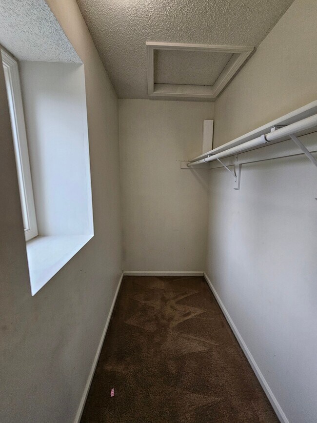 Foto del edificio - 14117 Parkhill Ln