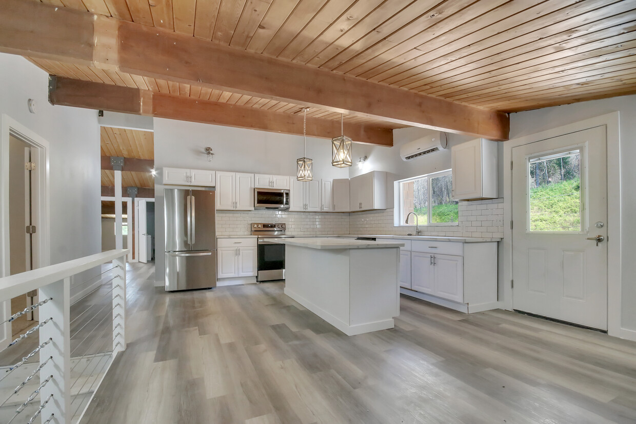 Kitchen - 17136 WA-410