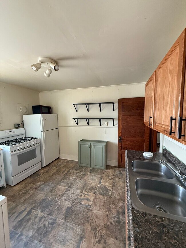 Foto del edificio - Downstairs Duplex 1 Bedroom, 1 Bath – Available Now | Downtown Chapel Hill